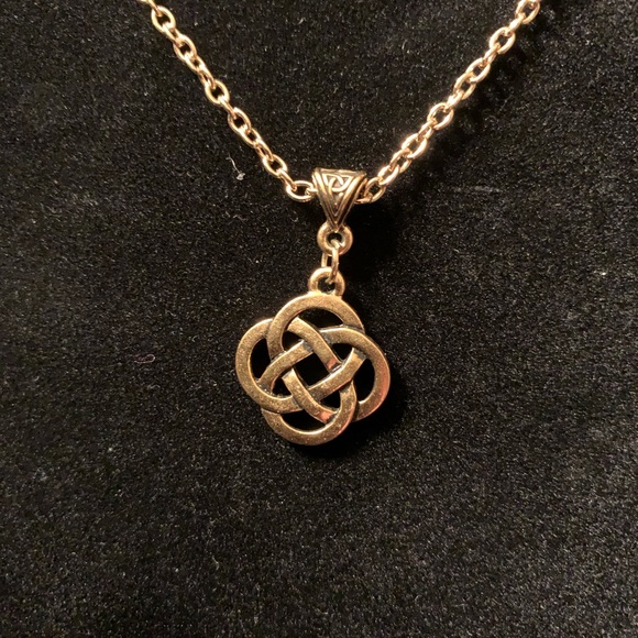 Beautiful Celtic Knot Necklace: New, never worn. - Picture 2 of 6